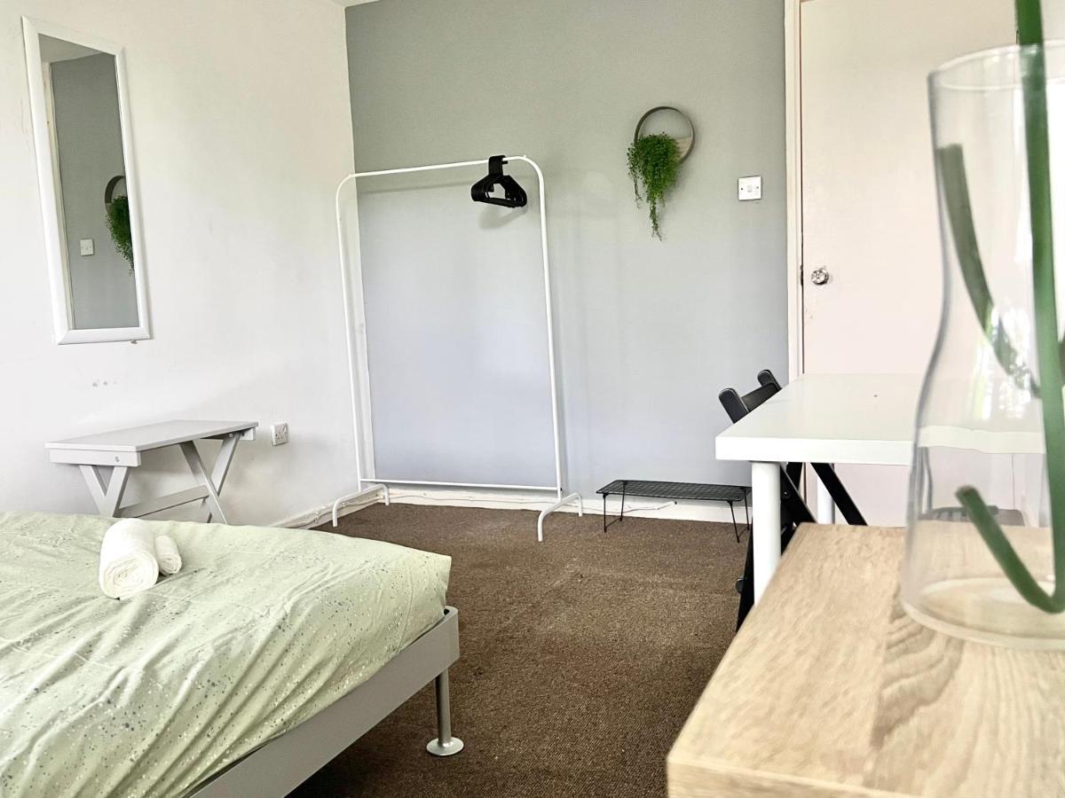 Private Bedrooms In A Flat! Home Away From Home! Shared Bathroom Londres Extérieur photo