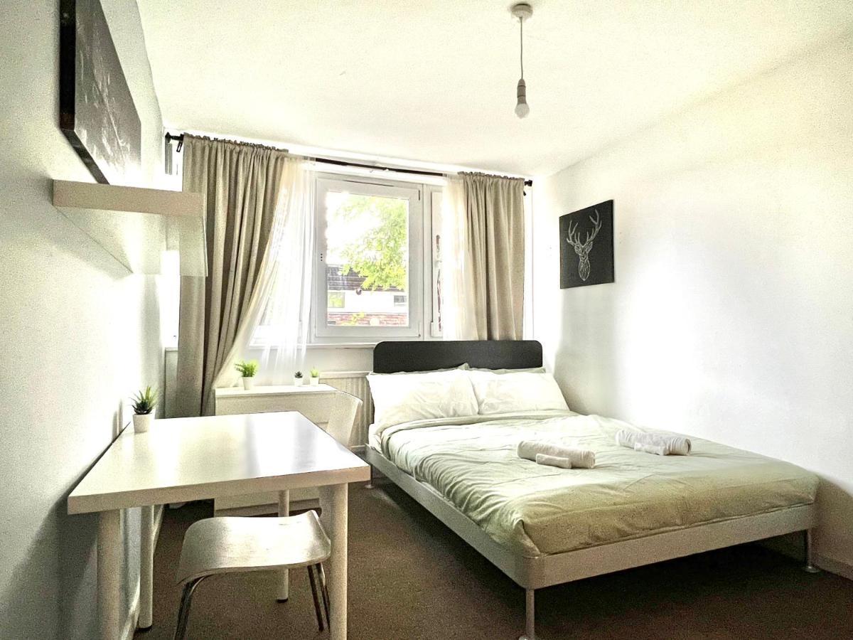 Private Bedrooms In A Flat! Home Away From Home! Shared Bathroom Londres Extérieur photo