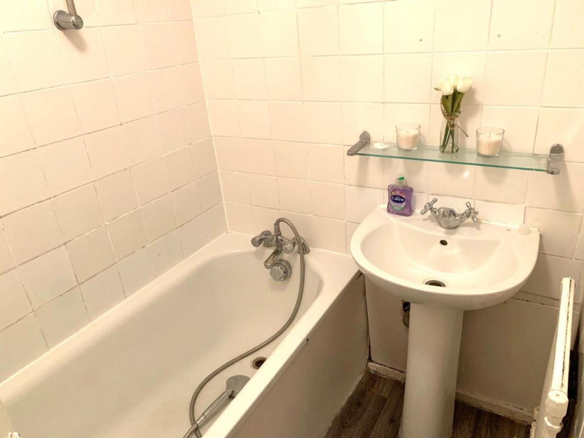 Private Bedrooms In A Flat! Home Away From Home! Shared Bathroom Londres Extérieur photo