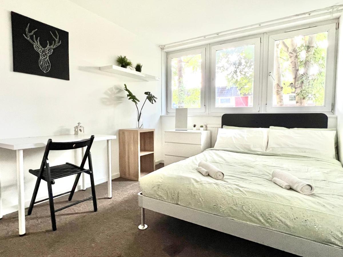 Private Bedrooms In A Flat! Home Away From Home! Shared Bathroom Londres Extérieur photo