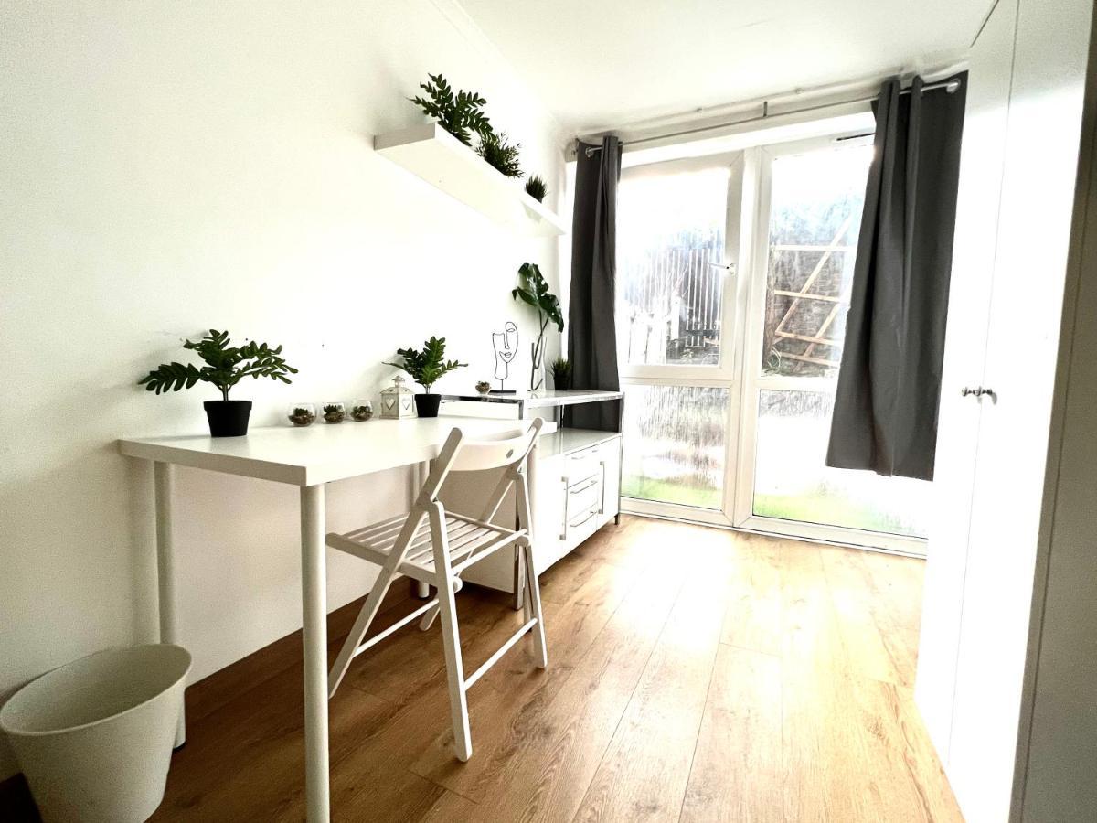 Private Bedrooms In A Flat! Home Away From Home! Shared Bathroom Londres Extérieur photo