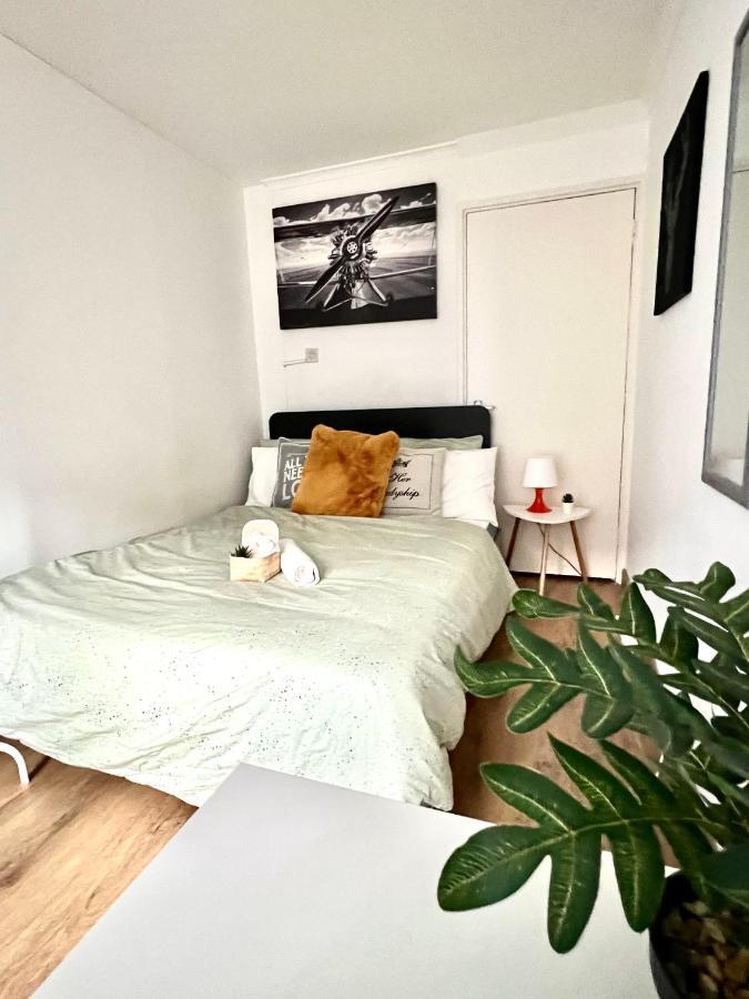 Private Bedrooms In A Flat! Home Away From Home! Shared Bathroom Londres Extérieur photo